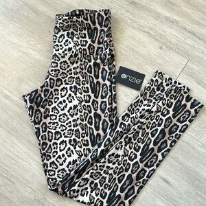 Onzie leopard leggings